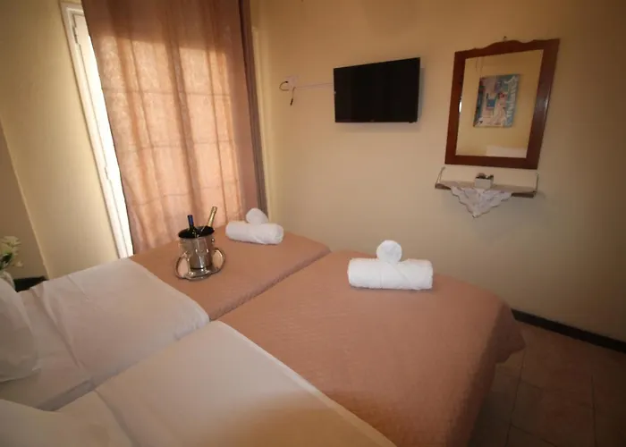 Batis Breeze Bed and Breakfast Πέραμα